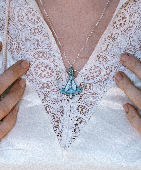 silvery solitude necklace