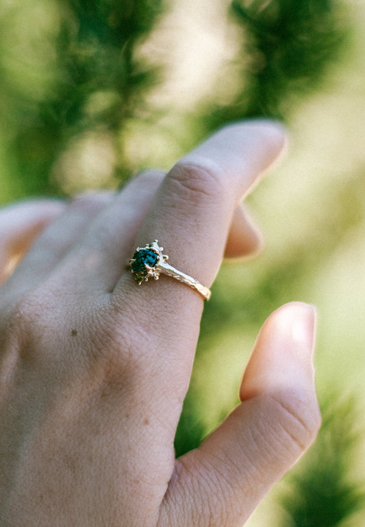 gold green sapphire ring