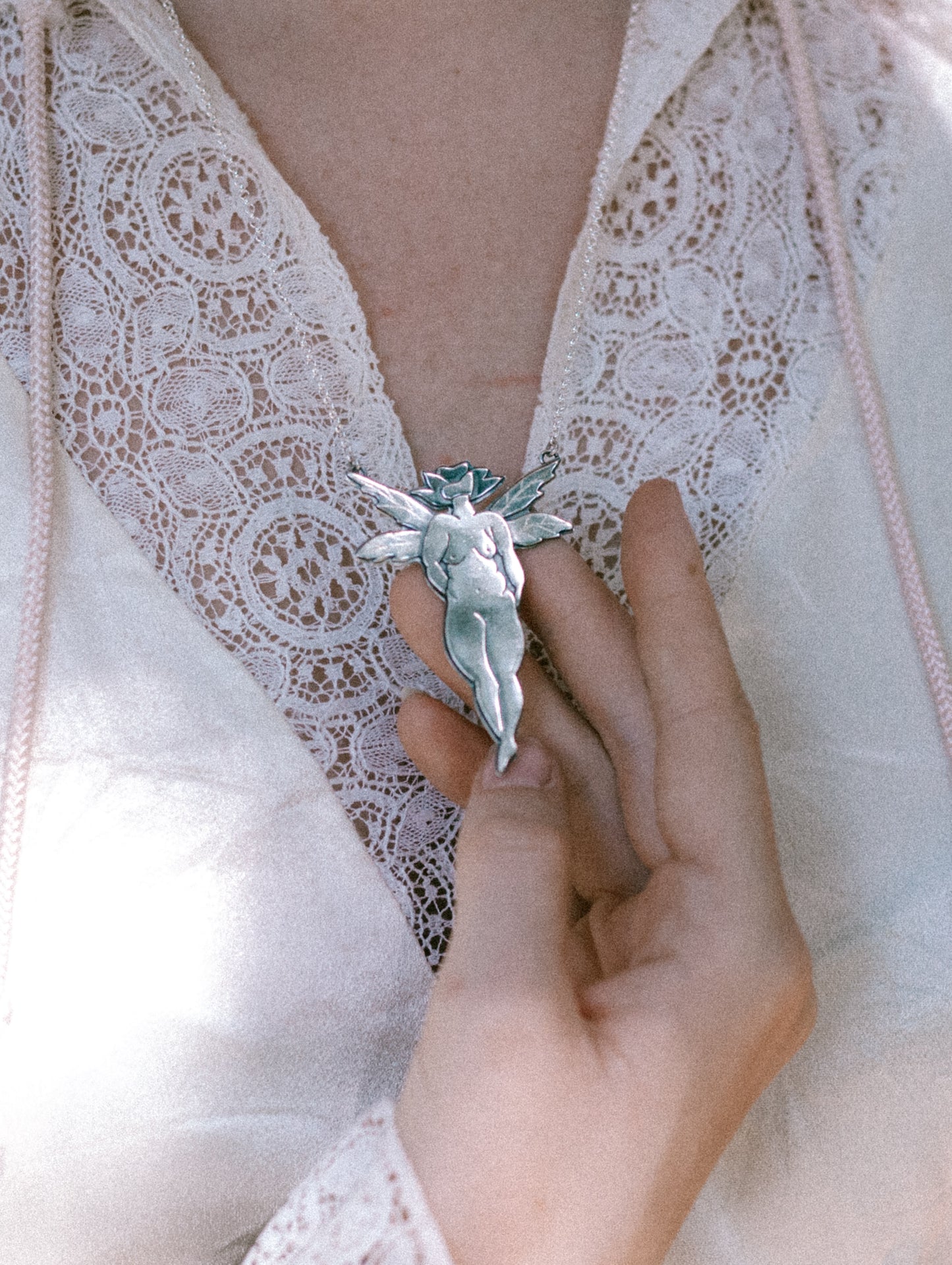petal fae pendant - one