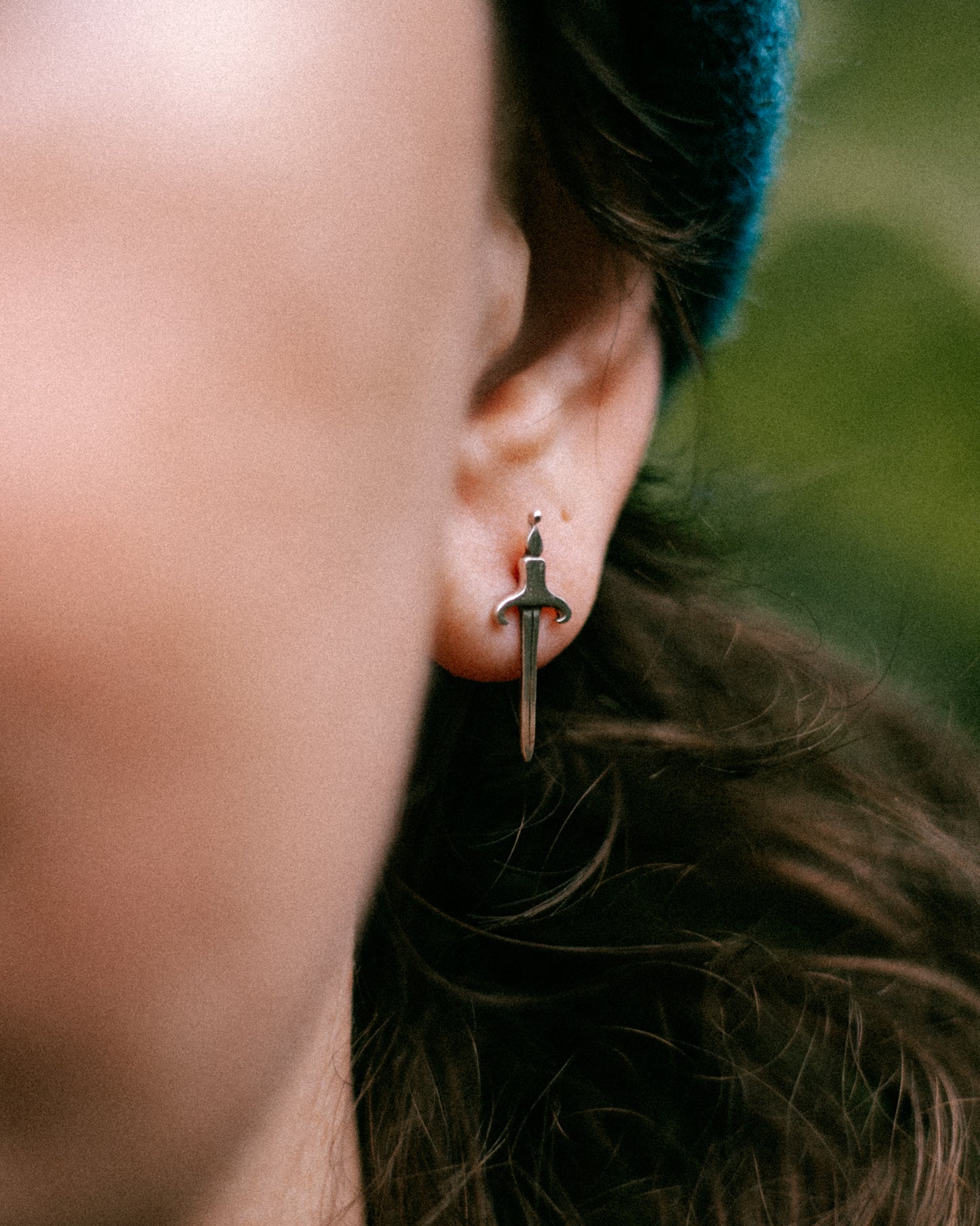 dagger studs