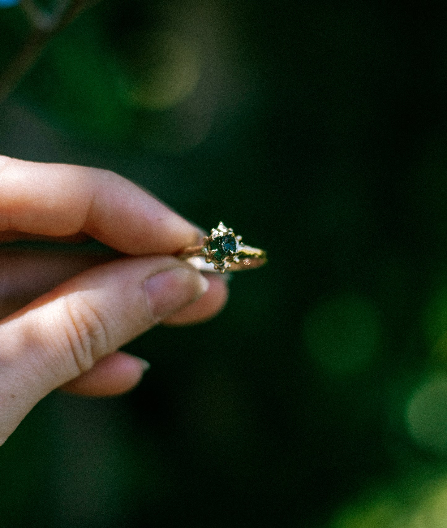 gold green sapphire ring