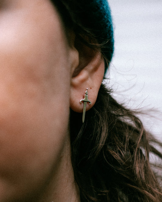 dagger studs